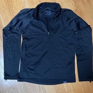 Patagonia heavy weight capaline baselayer zip neck.